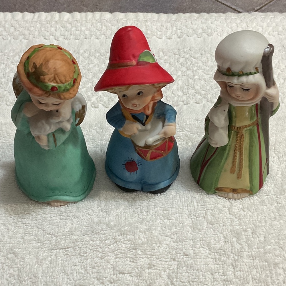 Collectible figurines made in 1978.Vintage Jasco merri-bells